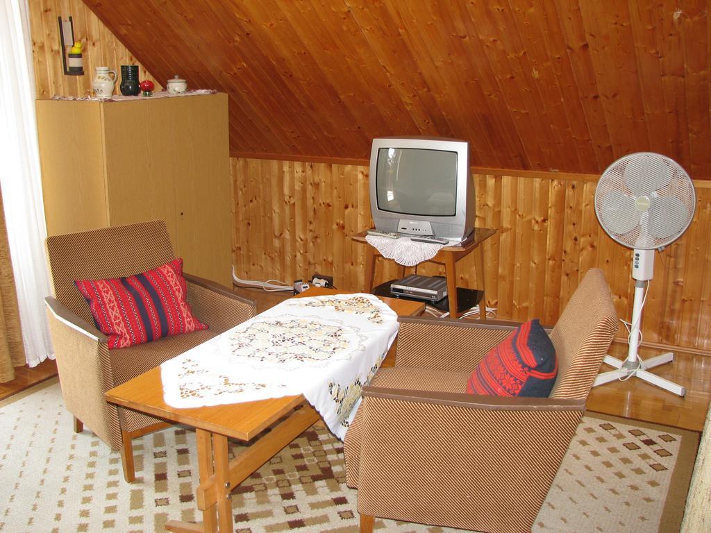 Otto Nyaralo Villa Révfülöp Buitenkant foto