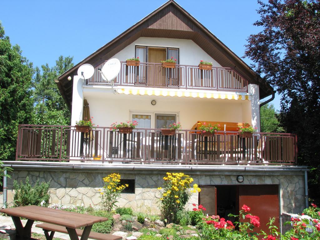 Otto Nyaralo Villa Révfülöp Buitenkant foto
